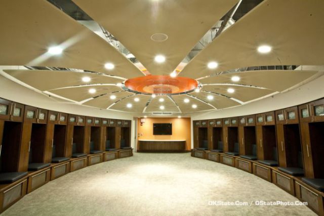Sportsmen Locker Room in Oklahoma University (13 pics)