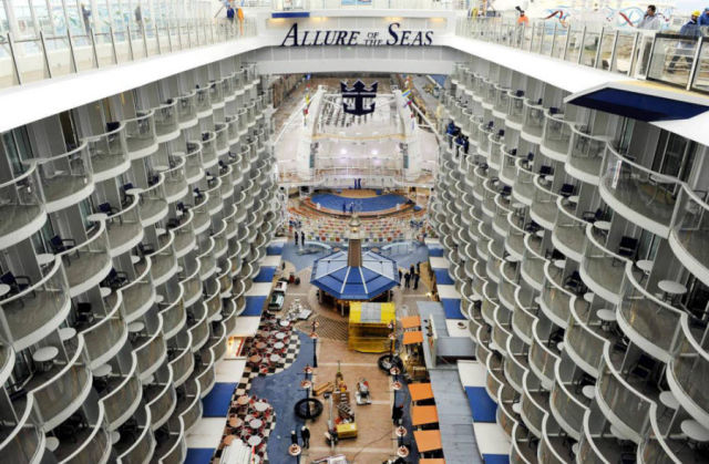 Giant Cruise Ship "Allure of the Seas" (23 pics)