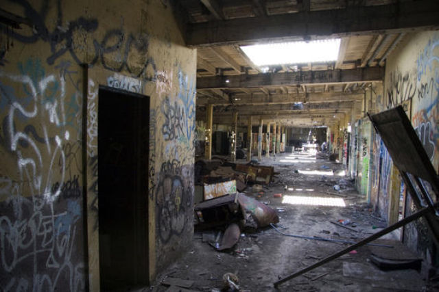 Abandoned Buildings in San Francisco (28 pics)