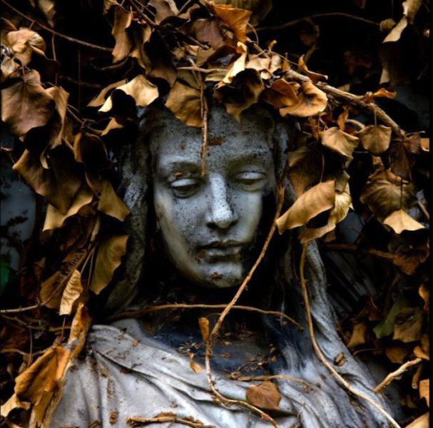 Amazing Sculptures in a Cemetery (20 pics)