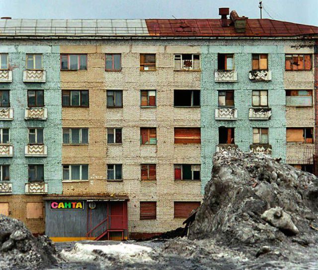 "Comfy" Siberian Apartment Buildings (23 pics)