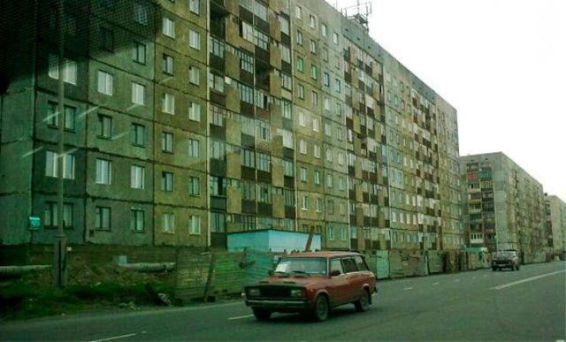 "Comfy" Siberian Apartment Buildings (23 pics)