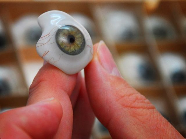 How to Make an Artificial Eye (11 pics)
