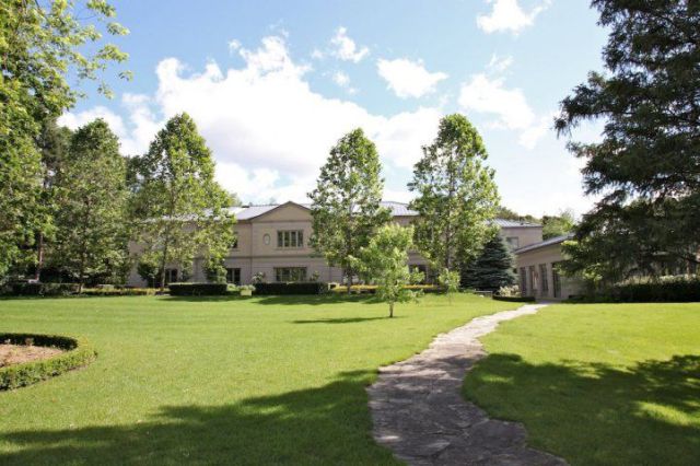 A Mansion In Canada