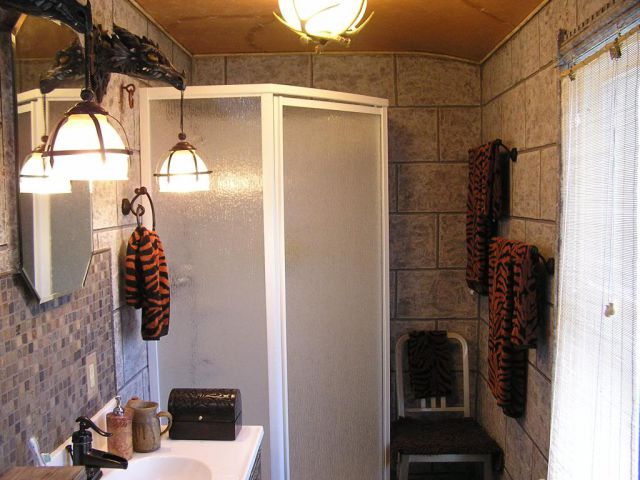 WoW Players Remodel Their Bathroom with a Horde Theme