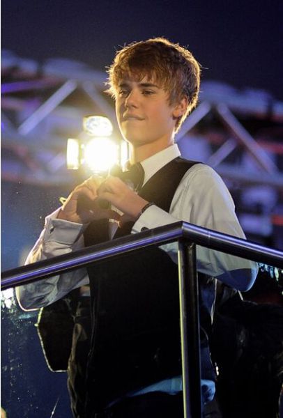 Beliebers Can Never Say Never To Justin Bieber
