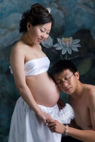 Weird Photos of Pregnant Women