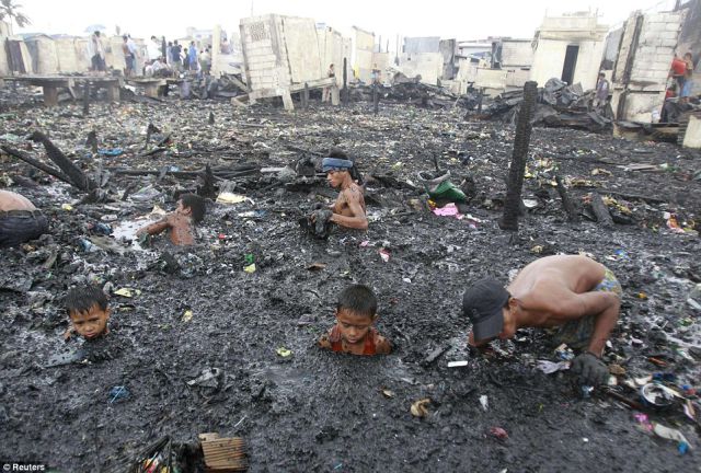 Horrendous Images From Torched Filipino Shanty Town