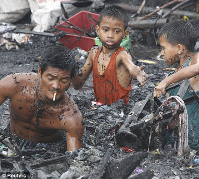 Horrendous Images From Torched Filipino Shanty Town