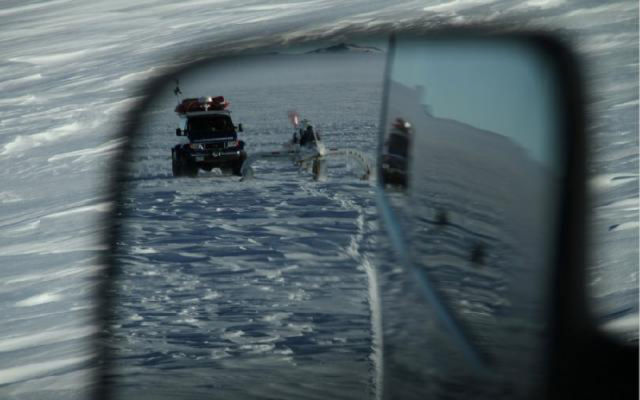 Crossing Antarctica on Aerosleighs