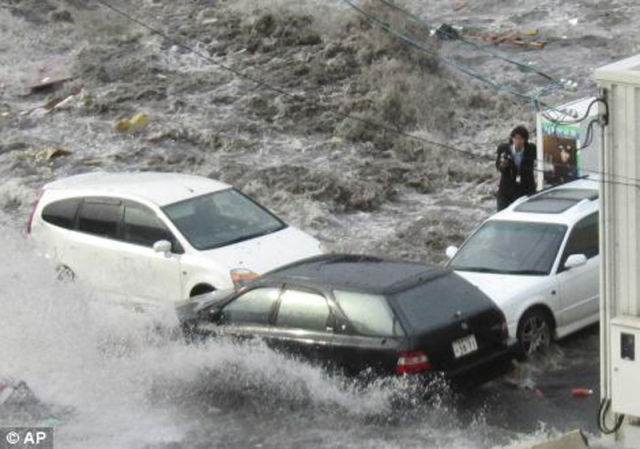 Suicidal Reporter Braves Tsunami For Perfect Photographs