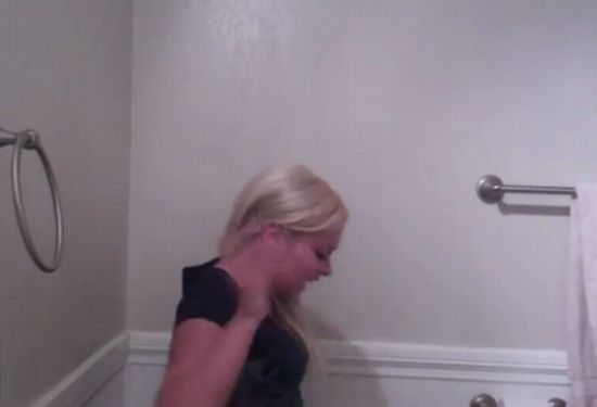 Toilet Prank: The Girl Didn’t Find It So Funny [VIDEO]