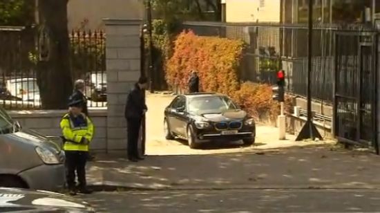 Obama’s Vehicle Got Stuck in Ireland [VIDEO]