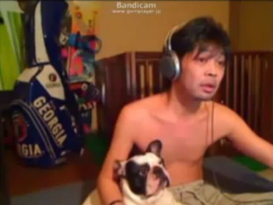 Man Smells so Bad His Dog Passes Out [VIDEO]