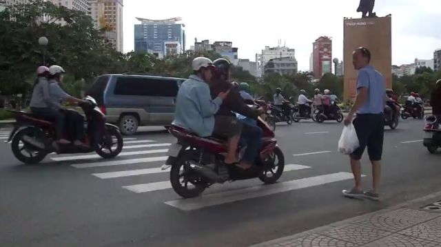 How to Cross the Street like a Boss in Vietnam [VIDEO]