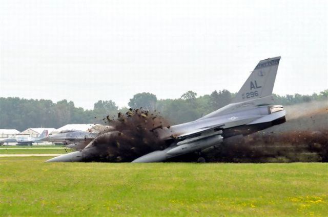 F-16 Fighter Plane Barely Avoids Disaster