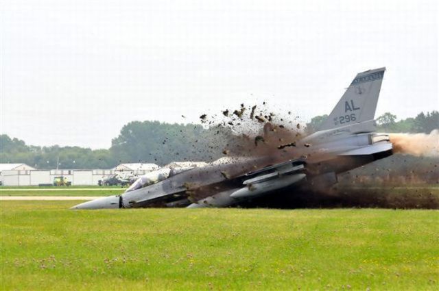 F-16 Fighter Plane Barely Avoids Disaster