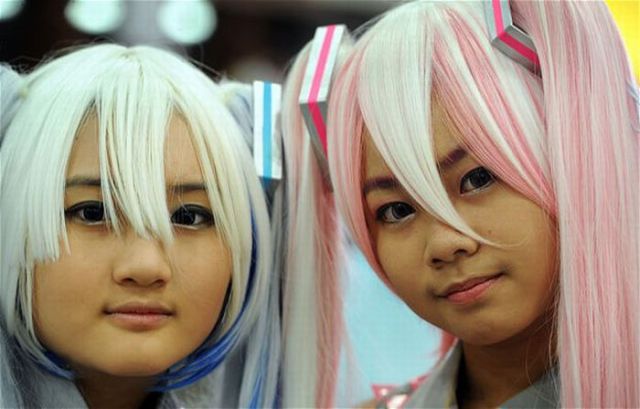 Manga-Crazed Teenagers at Ani-Com Comic Fair