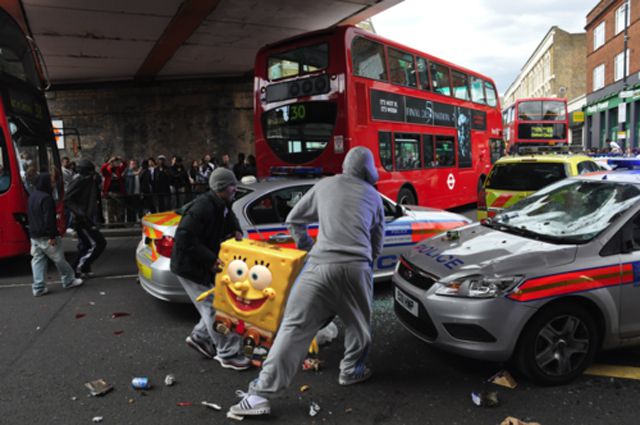 Hilarious Photoshopped London Looter Images