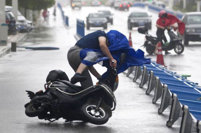 Typhoon Muifa Shrieks Through Shanghai