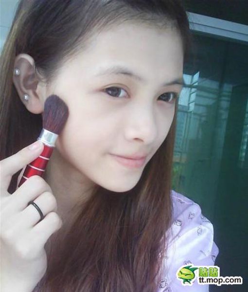 Expert Make-Up Application By Young Girl