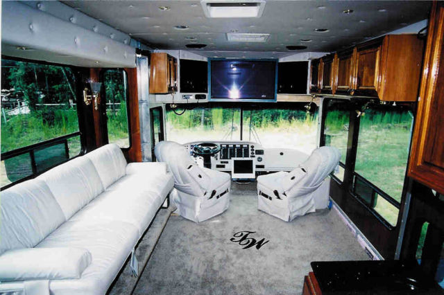 An Amazingly Luxurious Coach That Converts into a Yacht