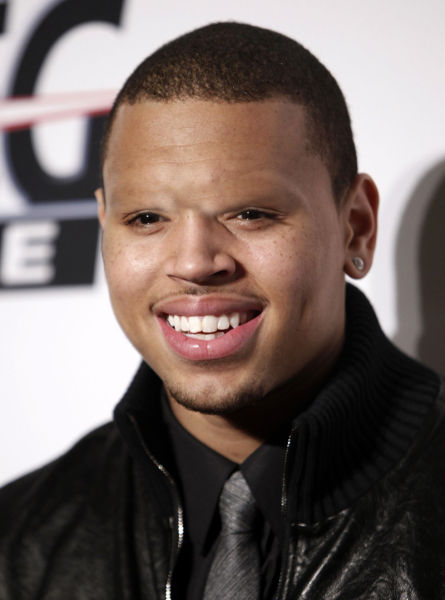 Celebrities With No Eyebrows