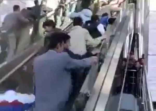 When Iraqi People Use an Escalator for the First Time [VIDEO]
