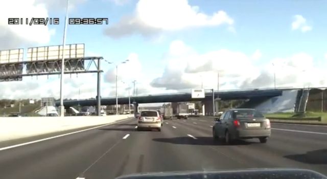 Awesome Truck Driver, a Real Master [VIDEO]