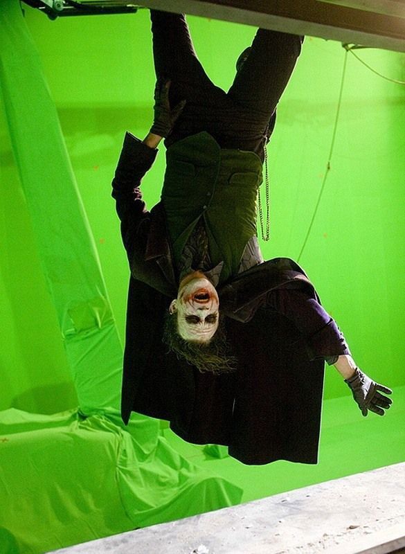 http://img.izismile.com/img/img4/20110922/640/famous_movies_behind_the_scenes_part_2_640_high_28.jpg