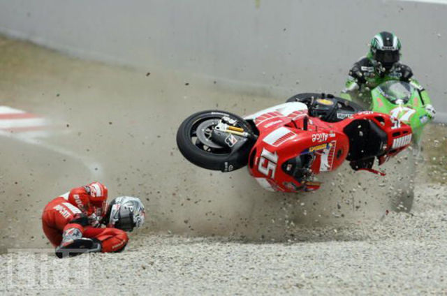Stunning Images of Frightening Motorcycle Crashes