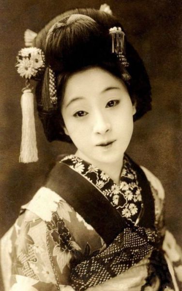 Retro Photos Of Japanese Geisha Girls 16 Pics