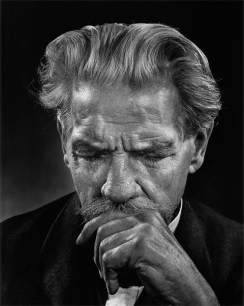 Powerful B&W Portraits of Famous People