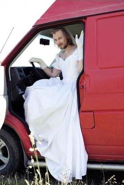 WTF of the Day: Every Bride Has Such Photos