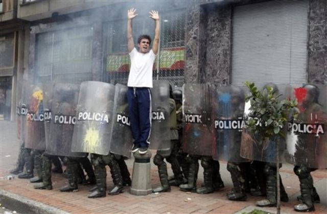 Colombian Students "Attack" Riot Police with Love