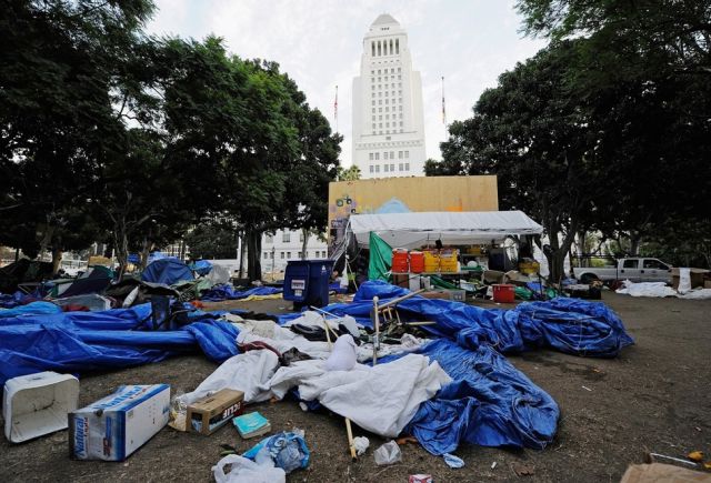 Huge Mess Left after Occupy LA People Thrown in Jail