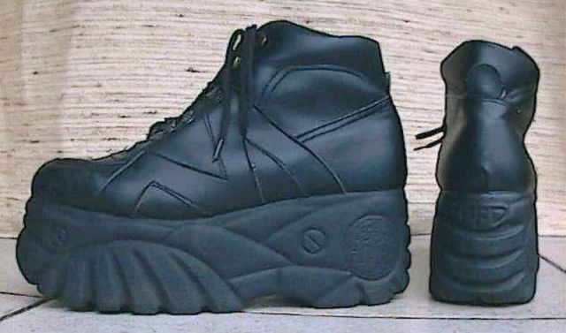 ‘90s Era Platform Sneakers