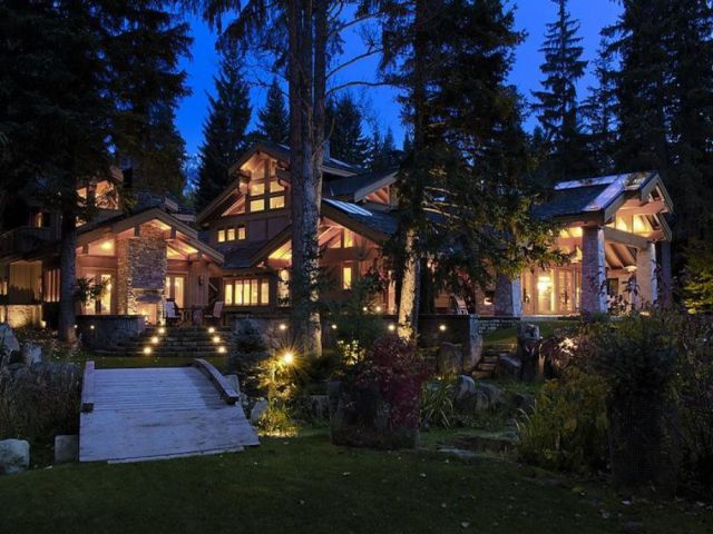 Luxury Ski Lodge in Canada