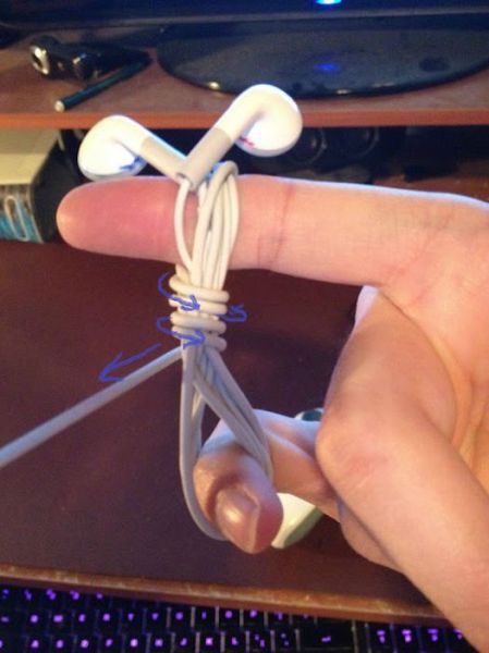 How to Tie Your Earphones Easily