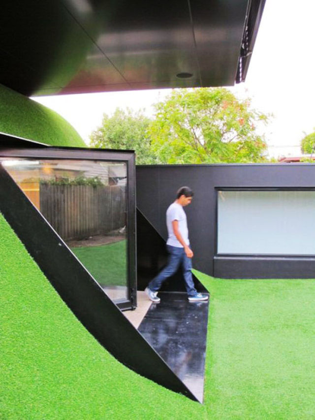 Melbourne Family Buys a House in a Hill