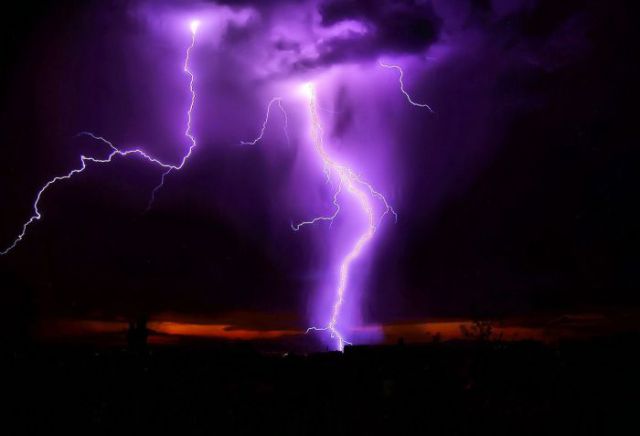 Terrifying Lightning Strikes over Albuquerque