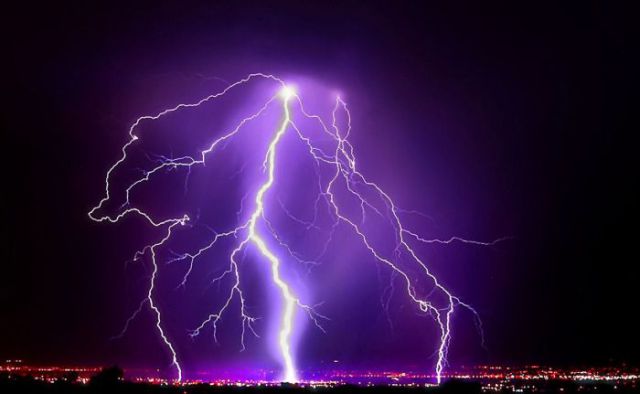 Terrifying Lightning Strikes over Albuquerque