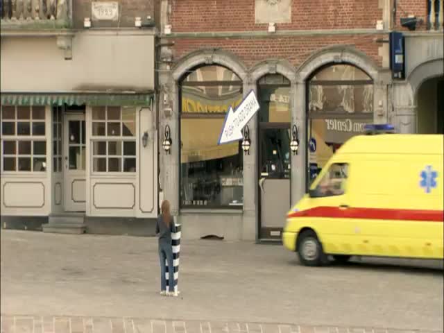 Quiet Belgian Square Goes Wild – Complete WTF Style 