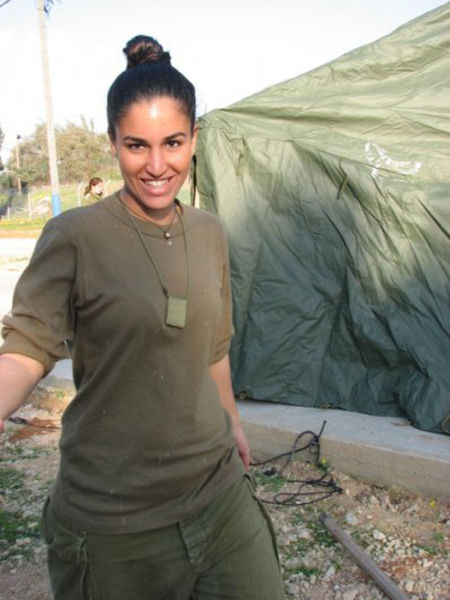these_israeli_army_ladies_are_dazzling_640_55.jpg