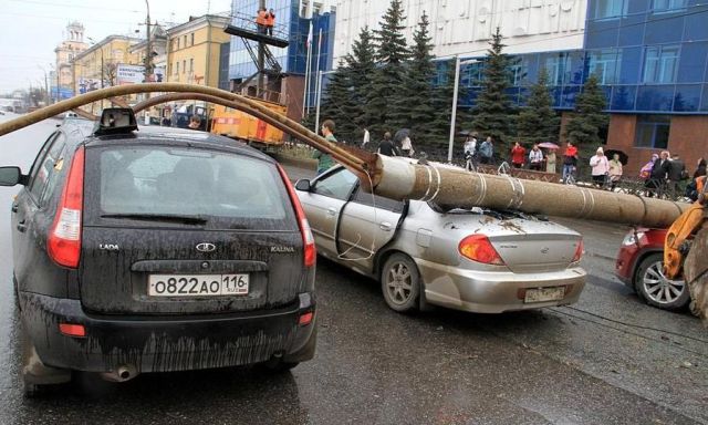 Cars in Russia Get Hit From Above