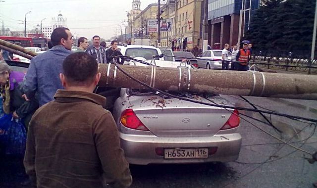 Cars in Russia Get Hit From Above