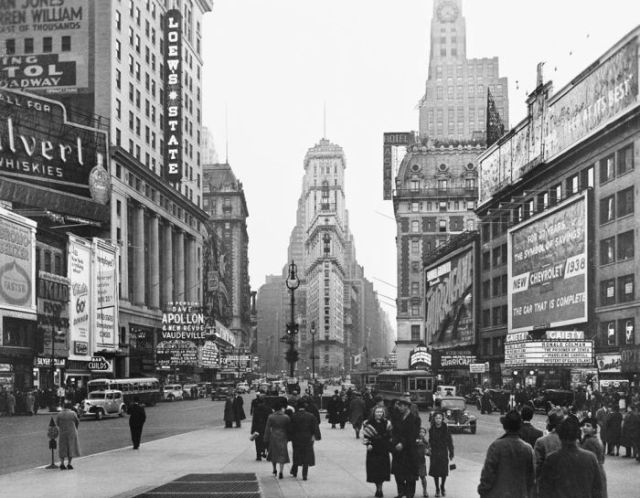 NYC Municipal Gallery Reveals Curious Historical Photos