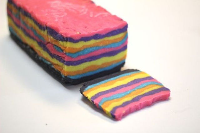 Cool Piñata Cookies with a Surprise Inside