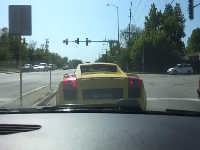 Lamborghini Driver Tries to Show Off, Doesn’t End Well 