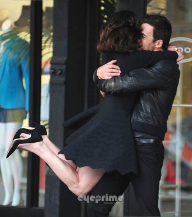 Milla Jovovich’s Tushie Shows Up While Shooting an Ad